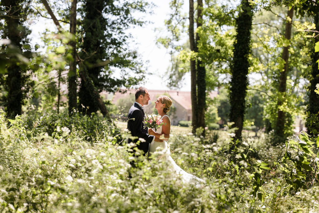 Foto's bruidspaar in bos Frankrijk
