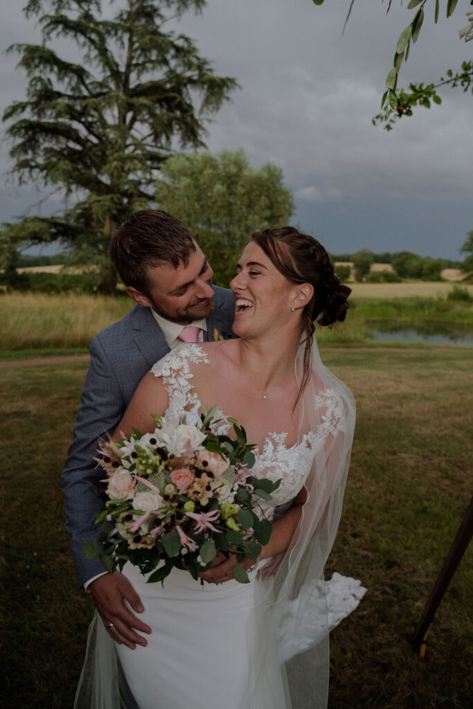 Bruiloft in Frankrijk : bruidspaar fotoshoot