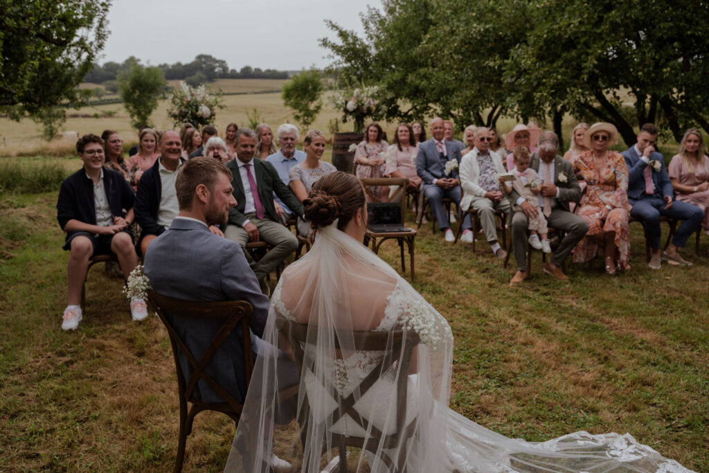 Bruiloft in Frankrijk : ceremonie tussen appelbomen