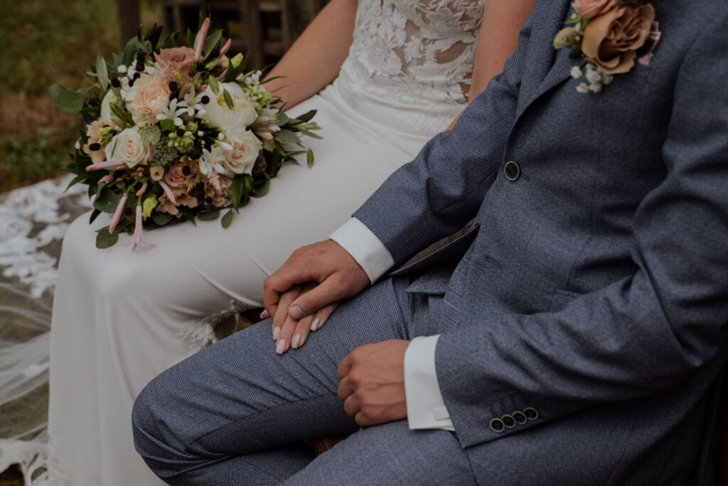 Bruiloft in Frankrijk : bruidspaar bij ceremonie