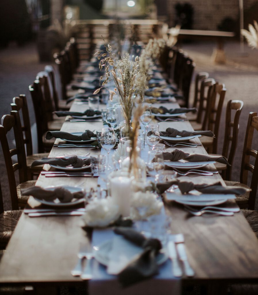 Trouwen in Frankrijk : lange dinertafel