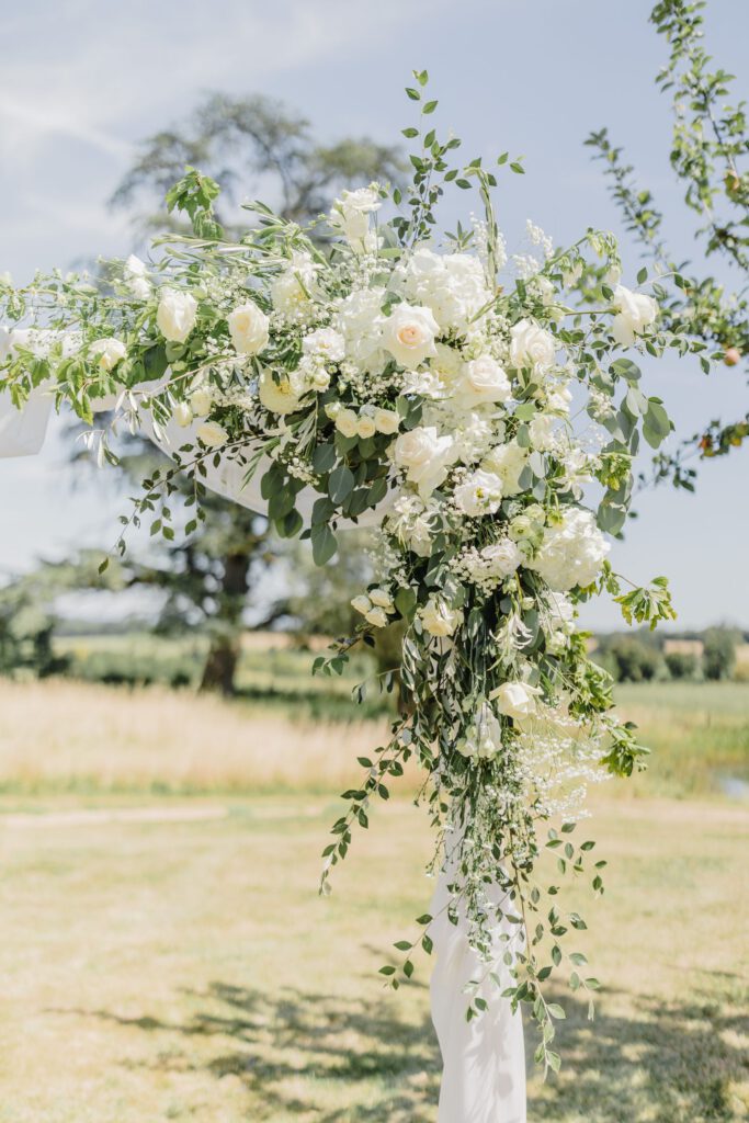 Bloemen bij huwelijksceremonie | Trouwen in Frankrijk